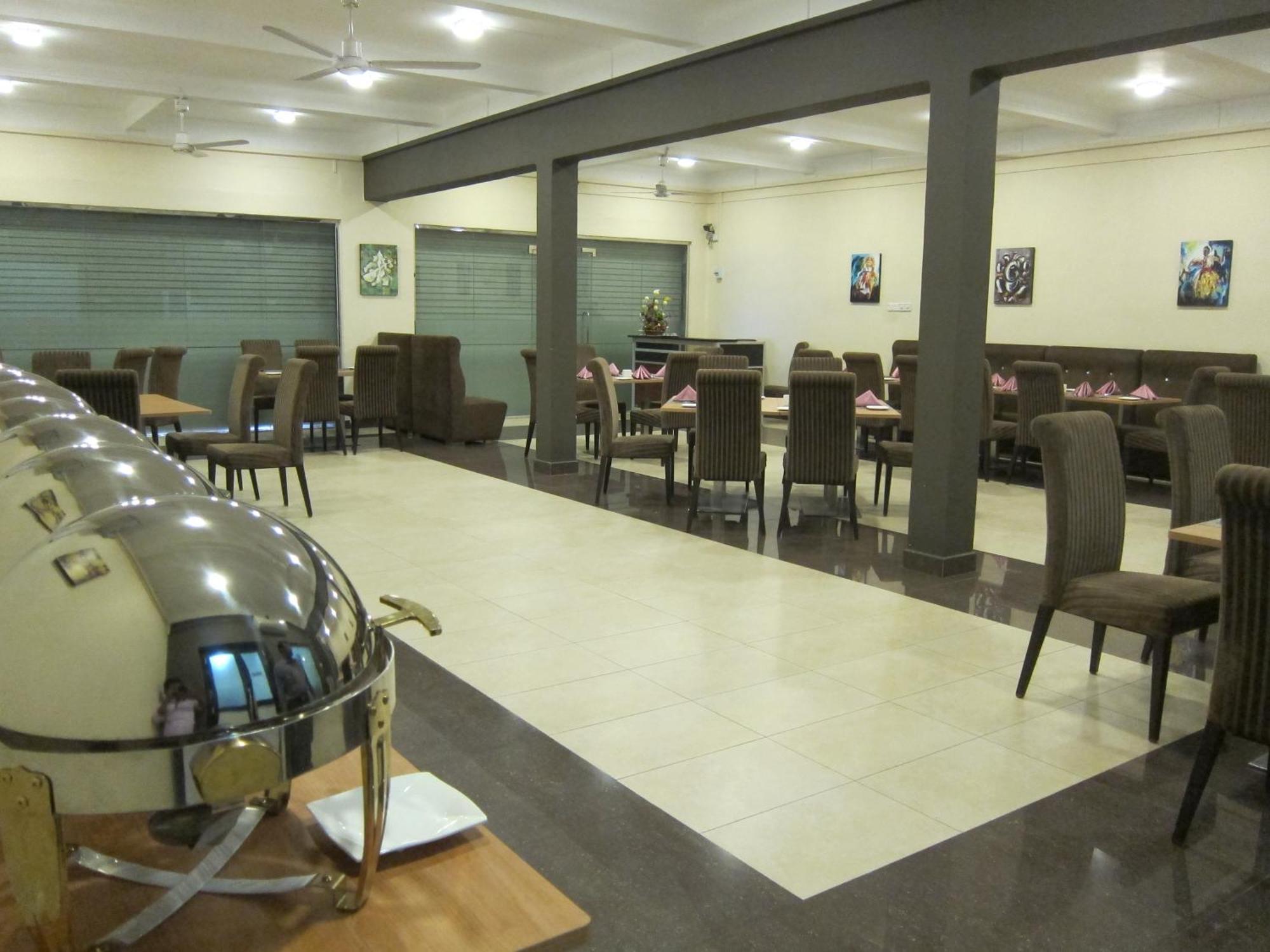 Hotel Oviya Vavuniya Eksteriør billede