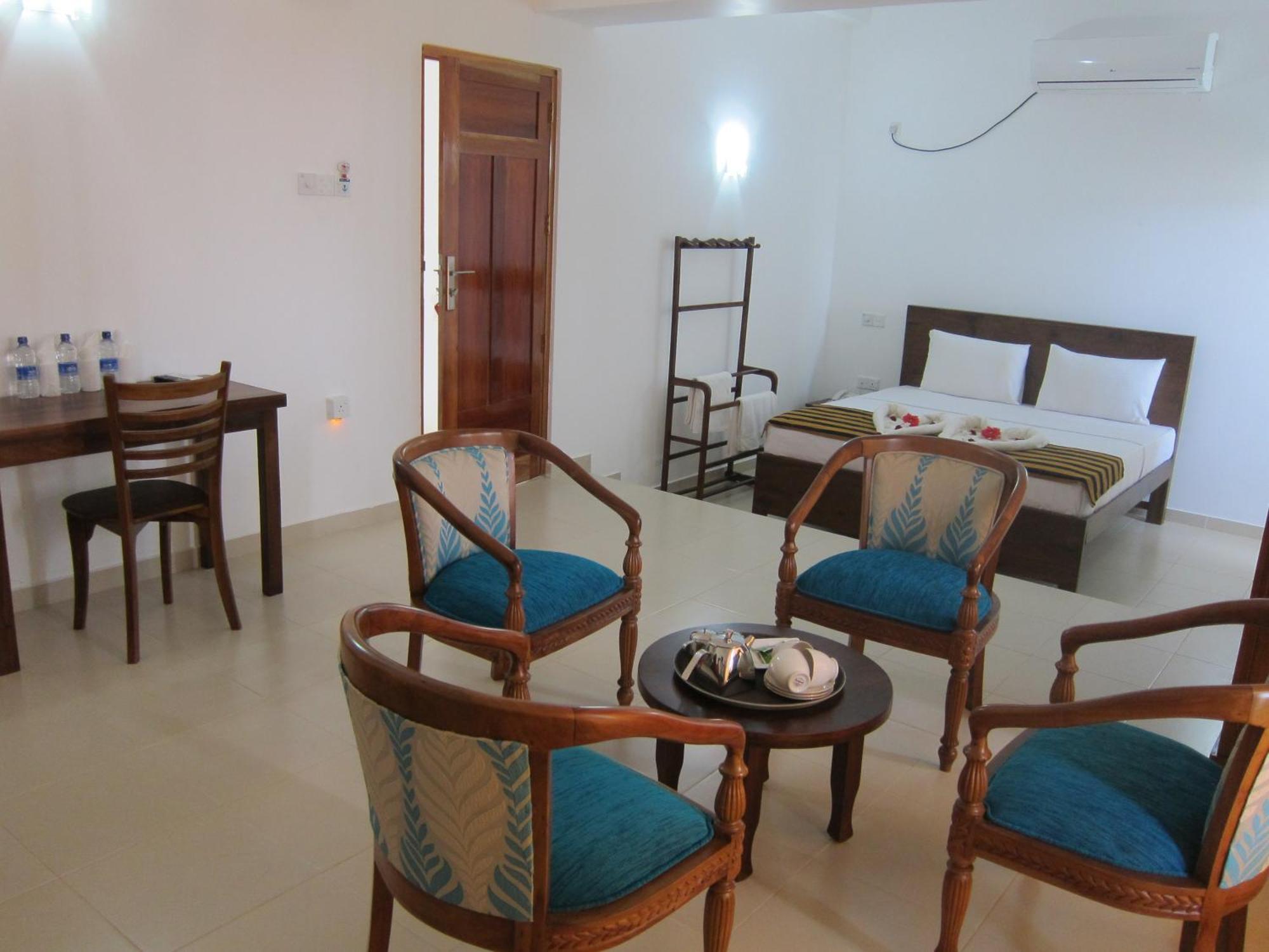 Hotel Oviya Vavuniya Eksteriør billede
