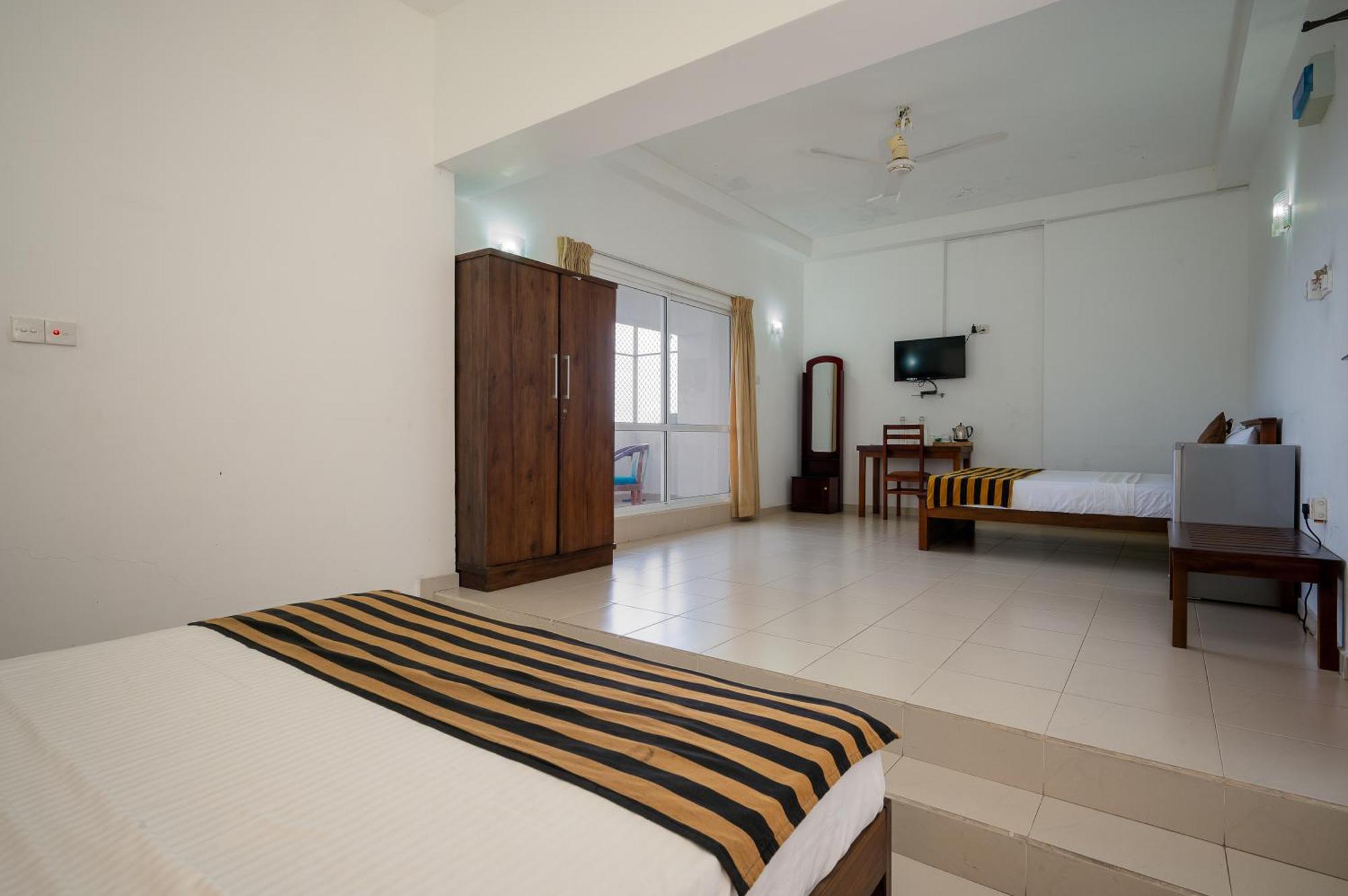 Hotel Oviya Vavuniya Eksteriør billede