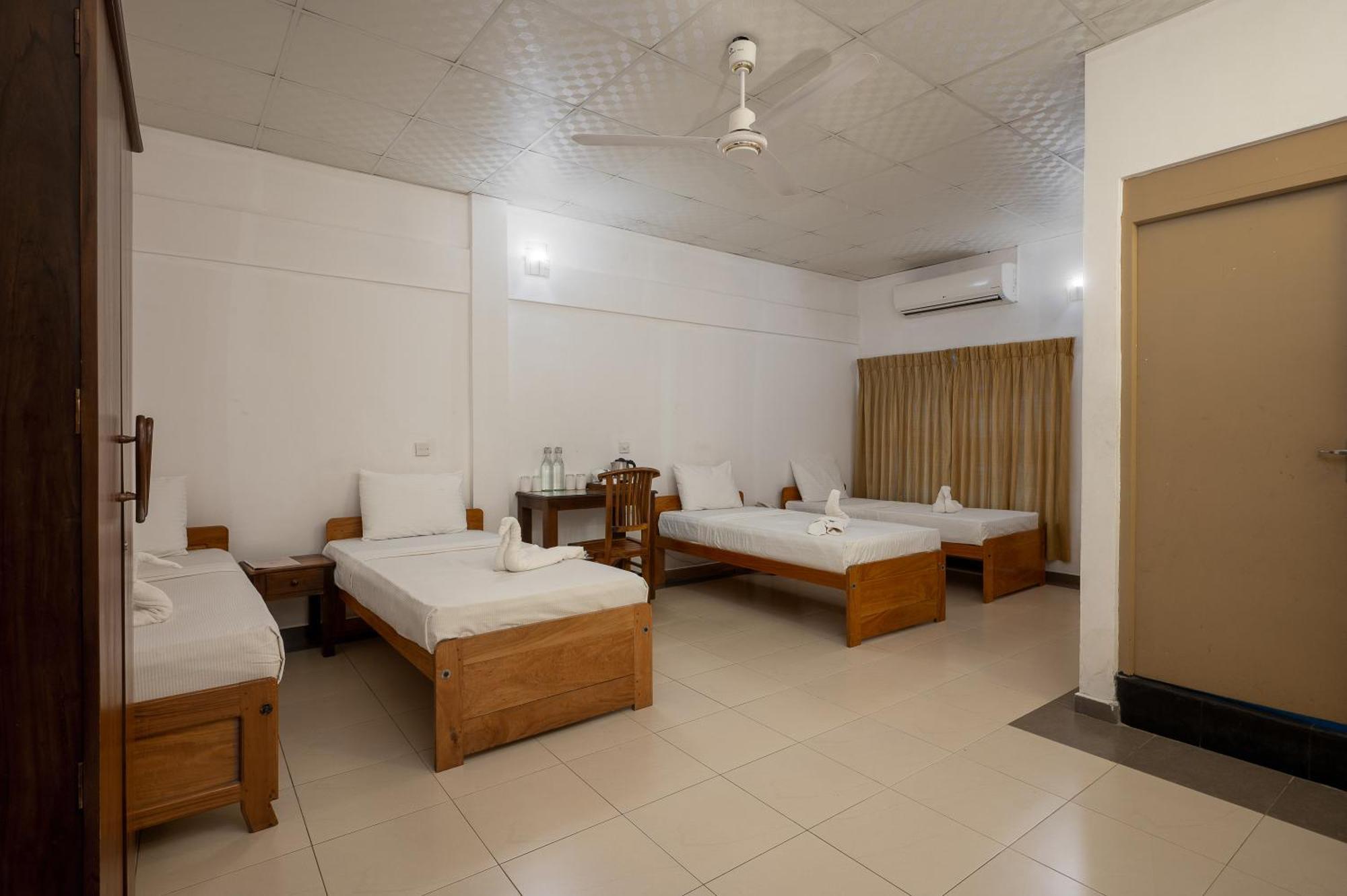 Hotel Oviya Vavuniya Eksteriør billede