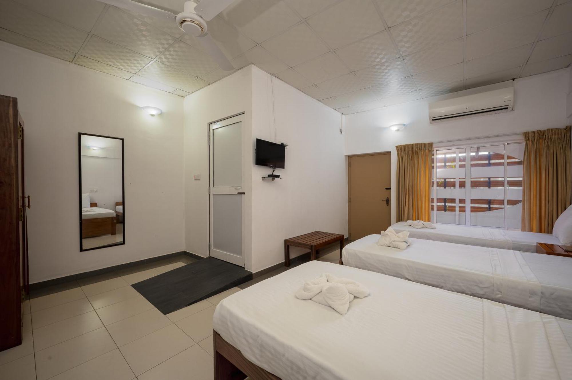 Hotel Oviya Vavuniya Eksteriør billede