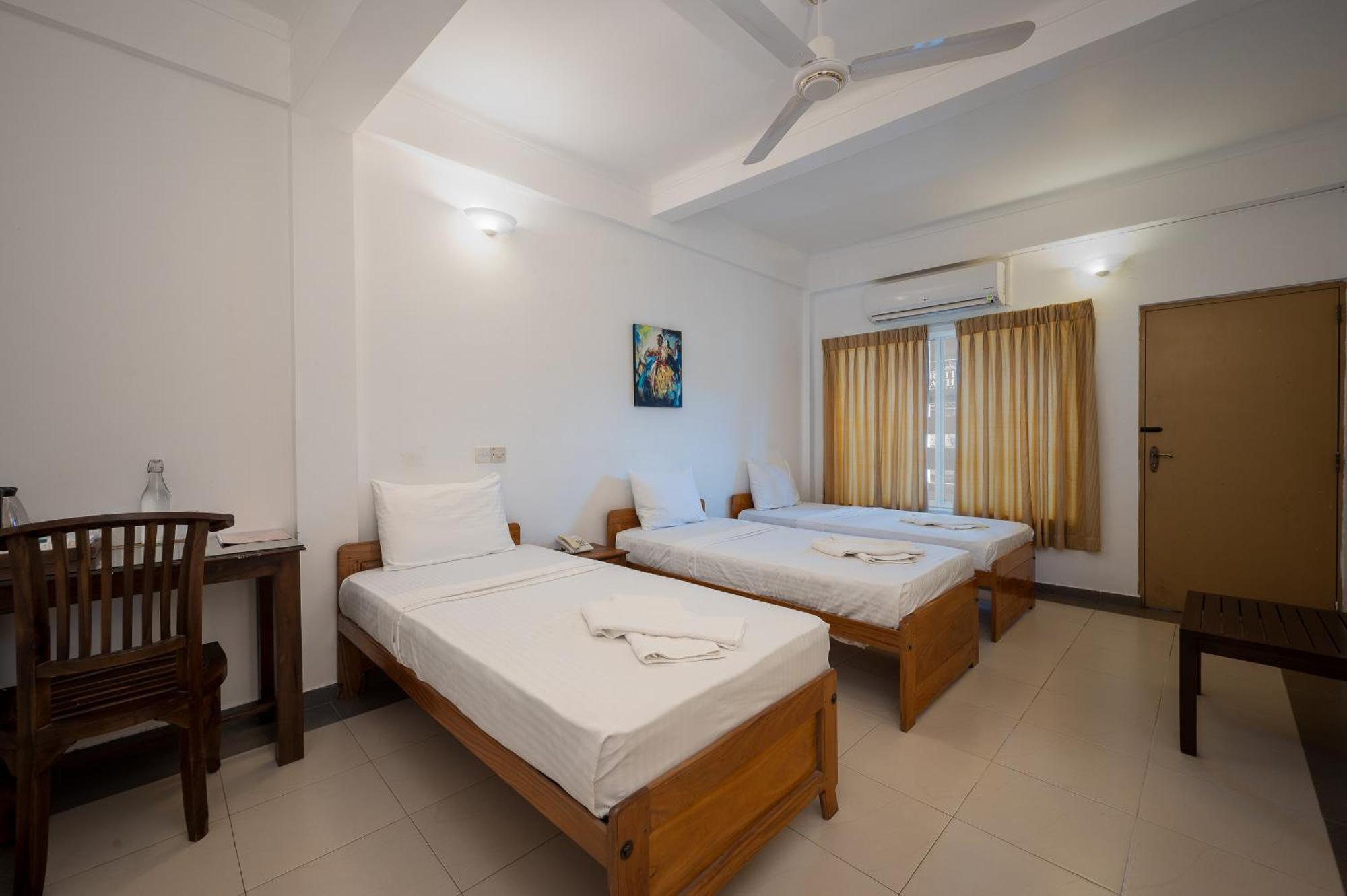 Hotel Oviya Vavuniya Eksteriør billede