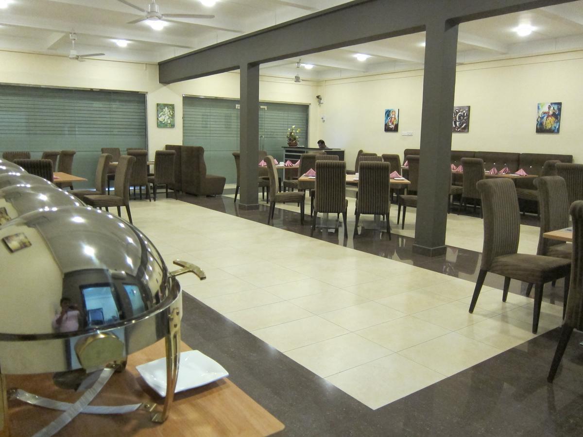 Hotel Oviya Vavuniya Eksteriør billede