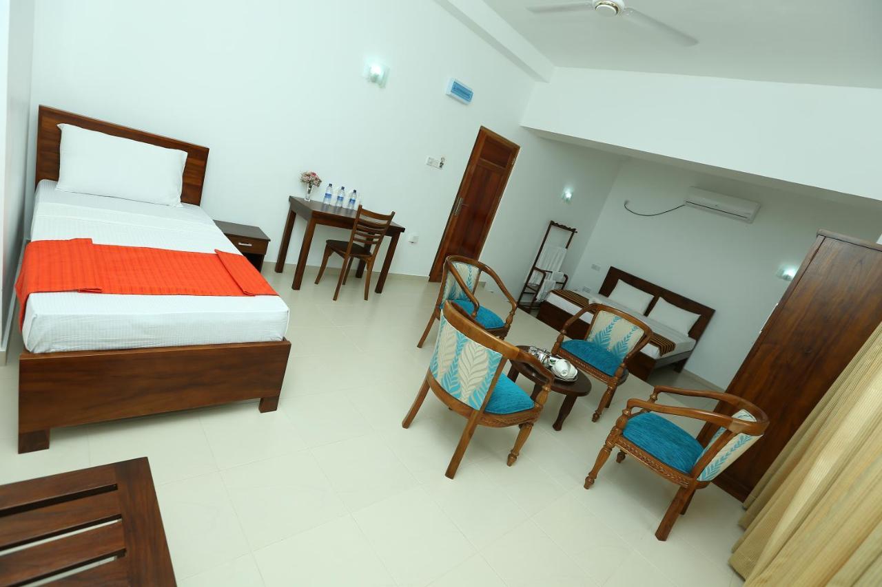 Hotel Oviya Vavuniya Eksteriør billede